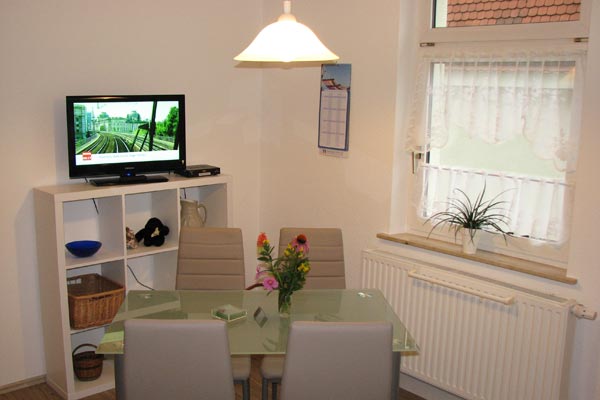 Ferienwohnung Zirkelstein Rosengasse - Wohnbereich mit Fernseher